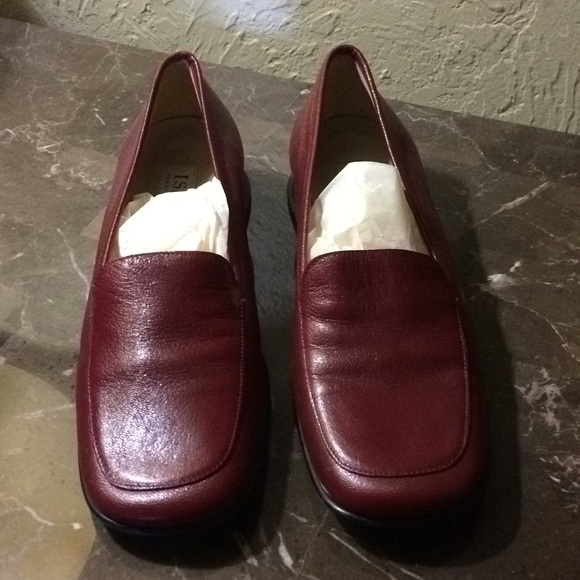 Isaac Mizrahi ox-blood casual loafer - Picture 2 of 6